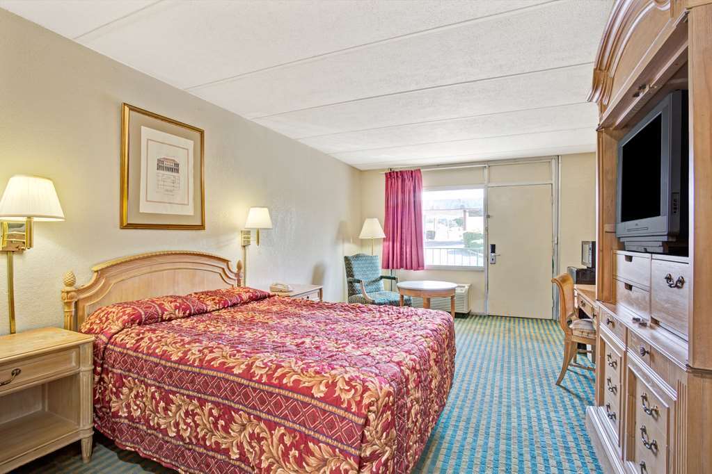 Red Roof Inn Fredericksburg North Room photo