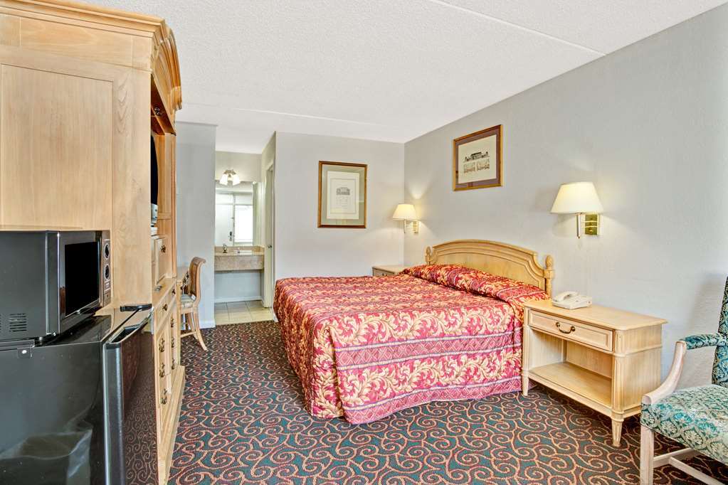 Red Roof Inn Fredericksburg North Room photo